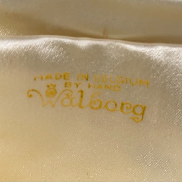 Walborg Antique White and Gold Floral Beaded Clutch